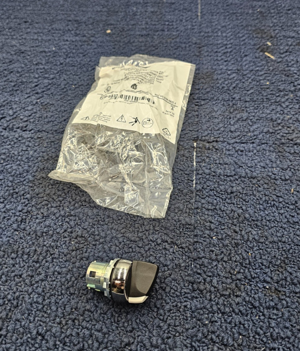 Sprecher & Schuh D7M-SB32 Spring Return Selector Switch Black Replacement