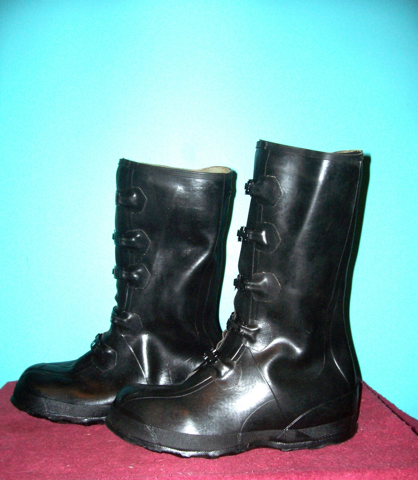 VIETNAM ERA(71)  5 BUCKLE RUBBER BOOTS (OVERSHOES) SZ. 9  UNISSUED DATED 71