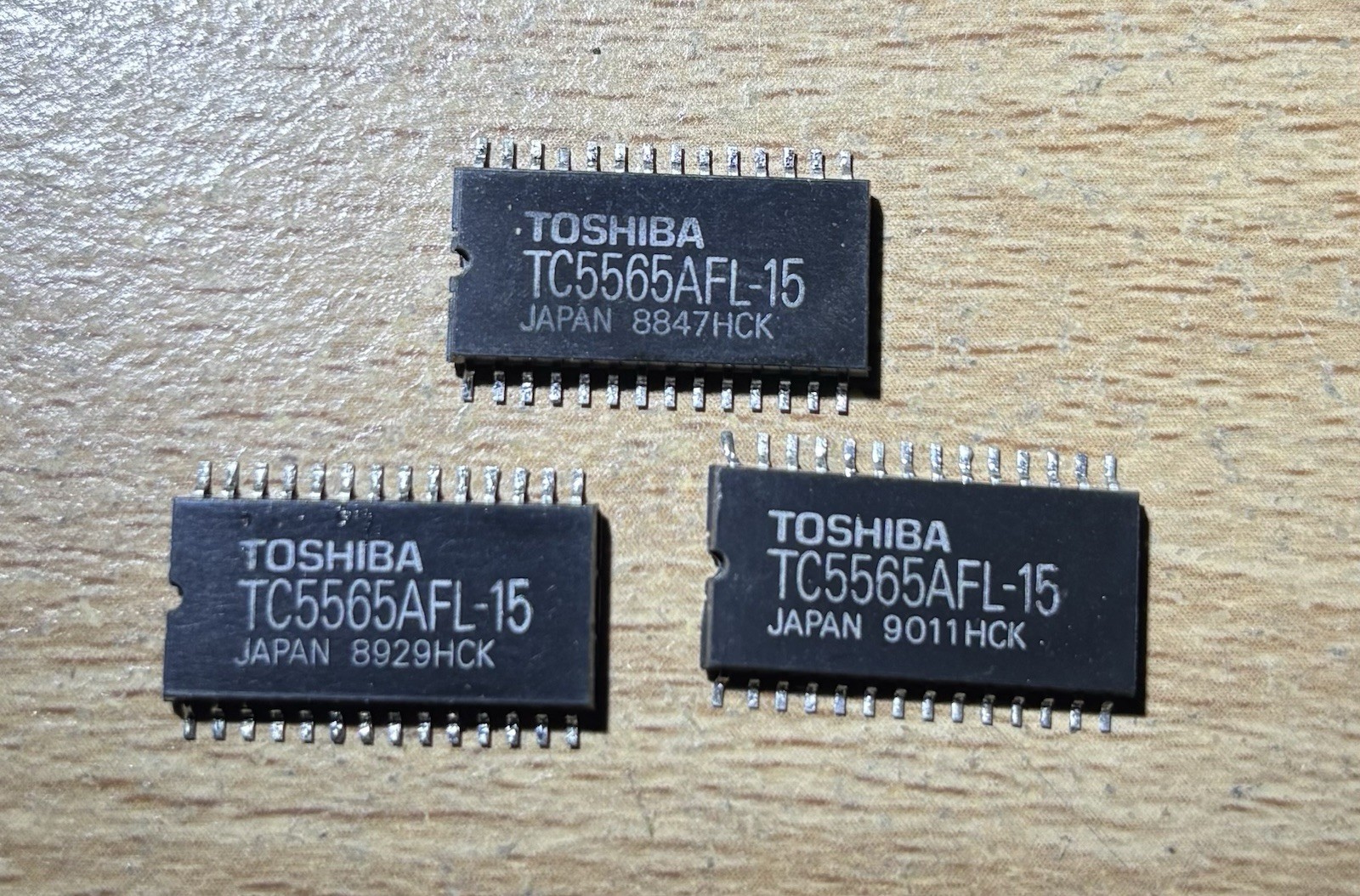 Lot Of 3 TC5565AFL-15 TOSHIBA Standard SRAM, 8KX8, 150ns, CMOS, SOIC-28 Hobbyist