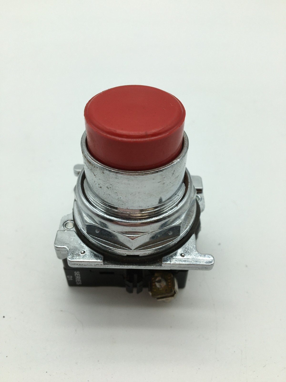 Cutler-Hammer 10250T/91000T Selector Switch with Push Button Ser D1 Red Head