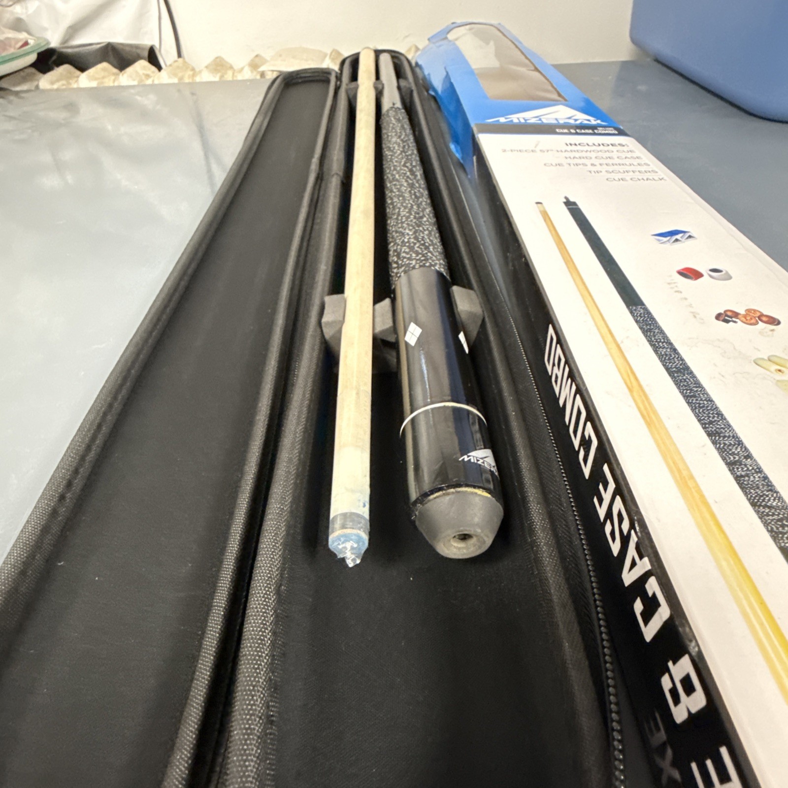 Mizerack Deluxe cue & case combo P1890 (Open Box)