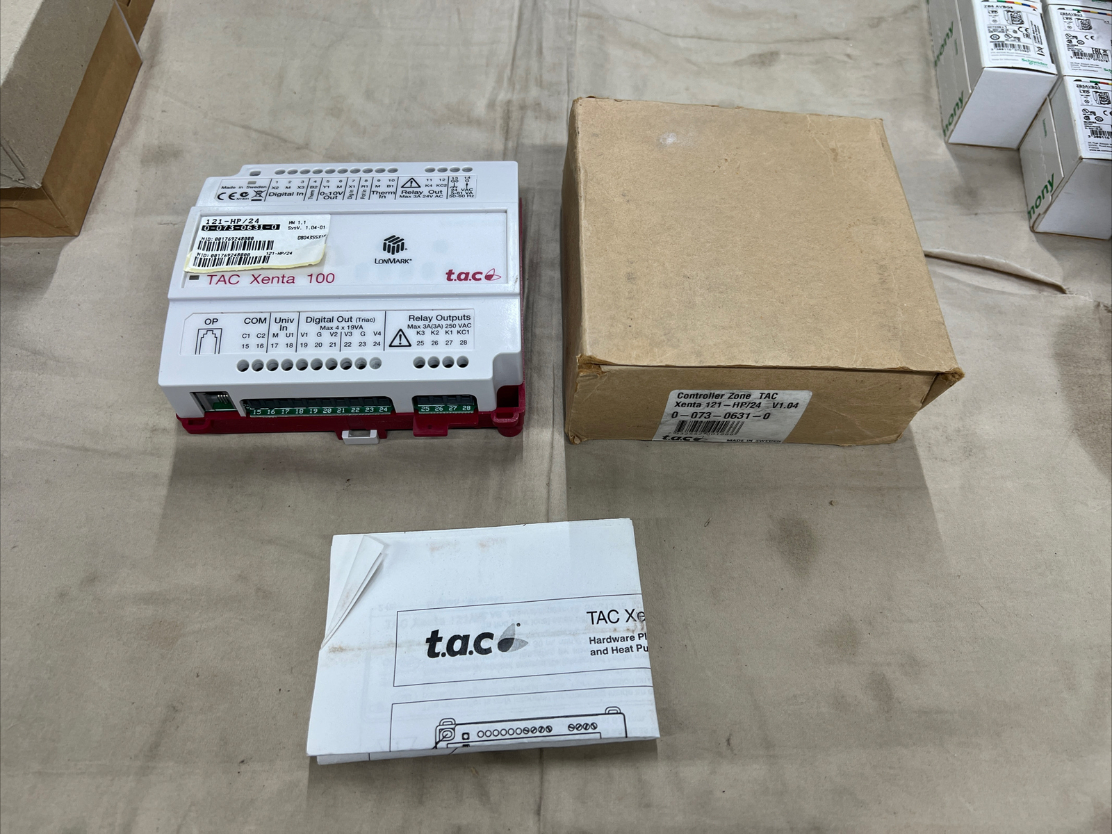 Schneider Electric Controller Zone TAC Xenta 121-HP/24 V1.04 007306310