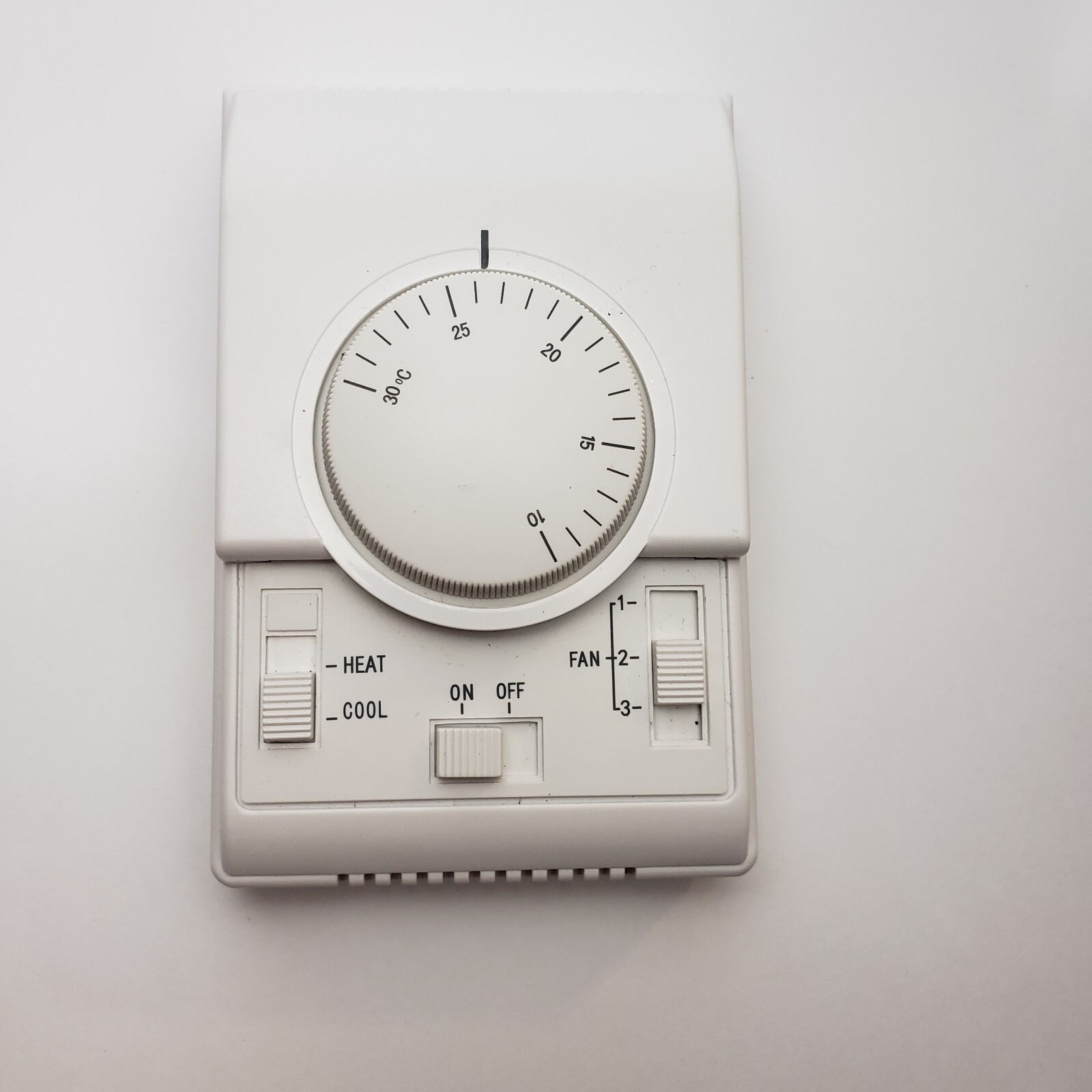 White Celsius Dial Knob Style Thermostat Heat Cool Fan Hi Med Low 3 Settings