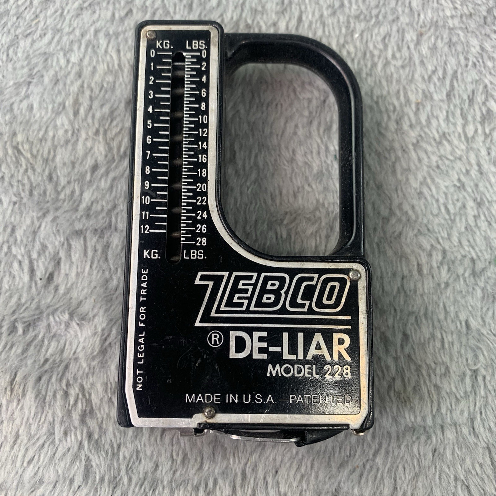 Vtg Zebco Fisherman's De-Liar Model 228 Tape Measure Weight Scale 28 Pounds Fish
