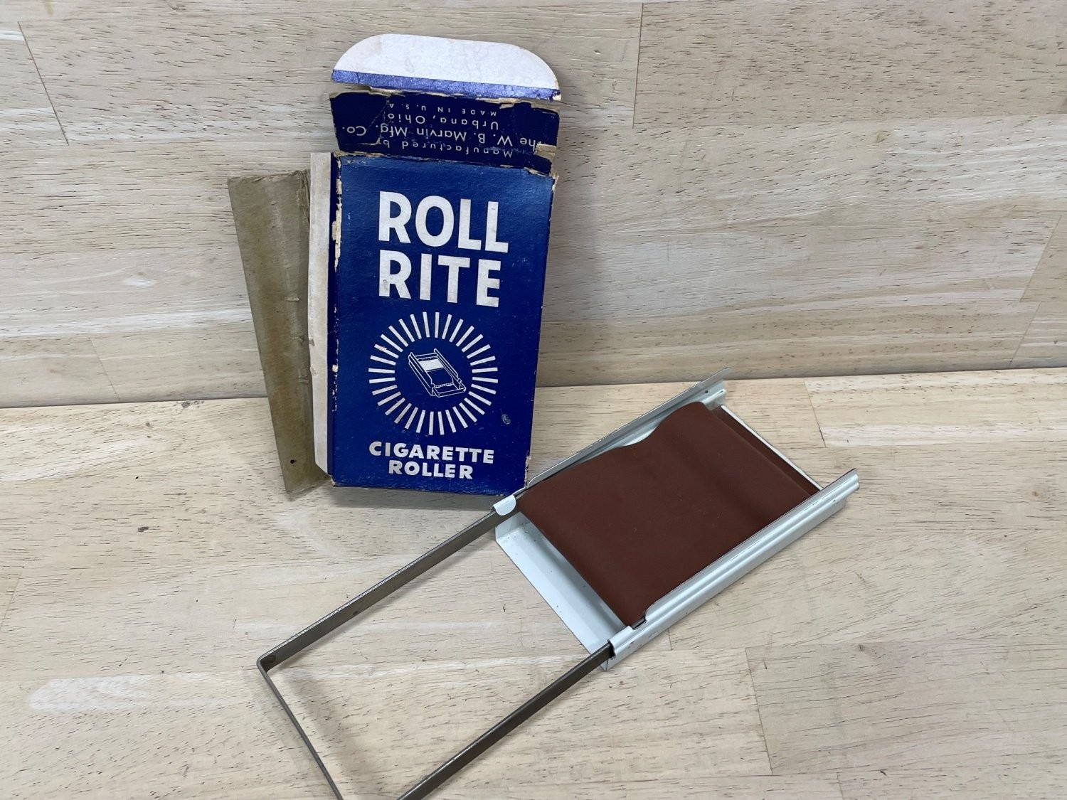 W. B. Marvin Mfg. Co. Roll Rite Cigarette Roller Pocket Metal Blue