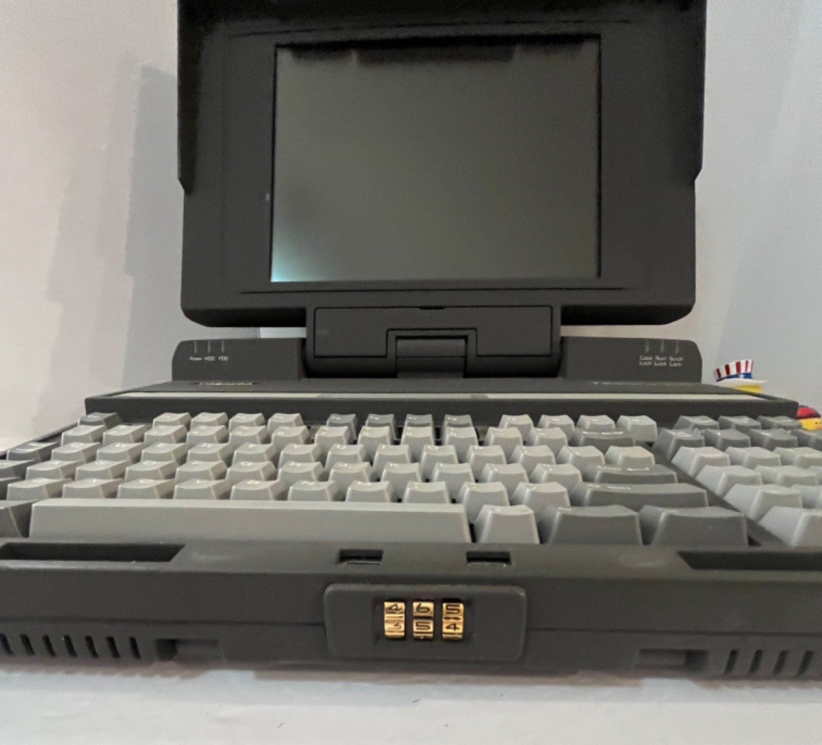 TOSHIBA T5200/100 Portable Computer Late 1980's 386 Microprocessor Gas Plasma