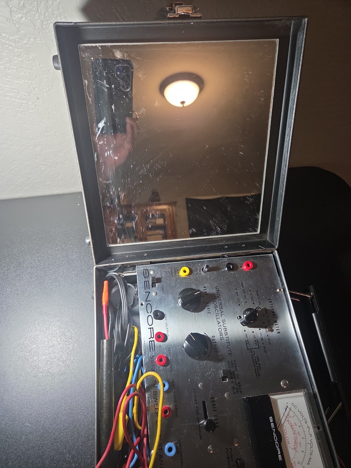 Sencore SS137 Sweep Circuit Analyzer - Power On - Untested