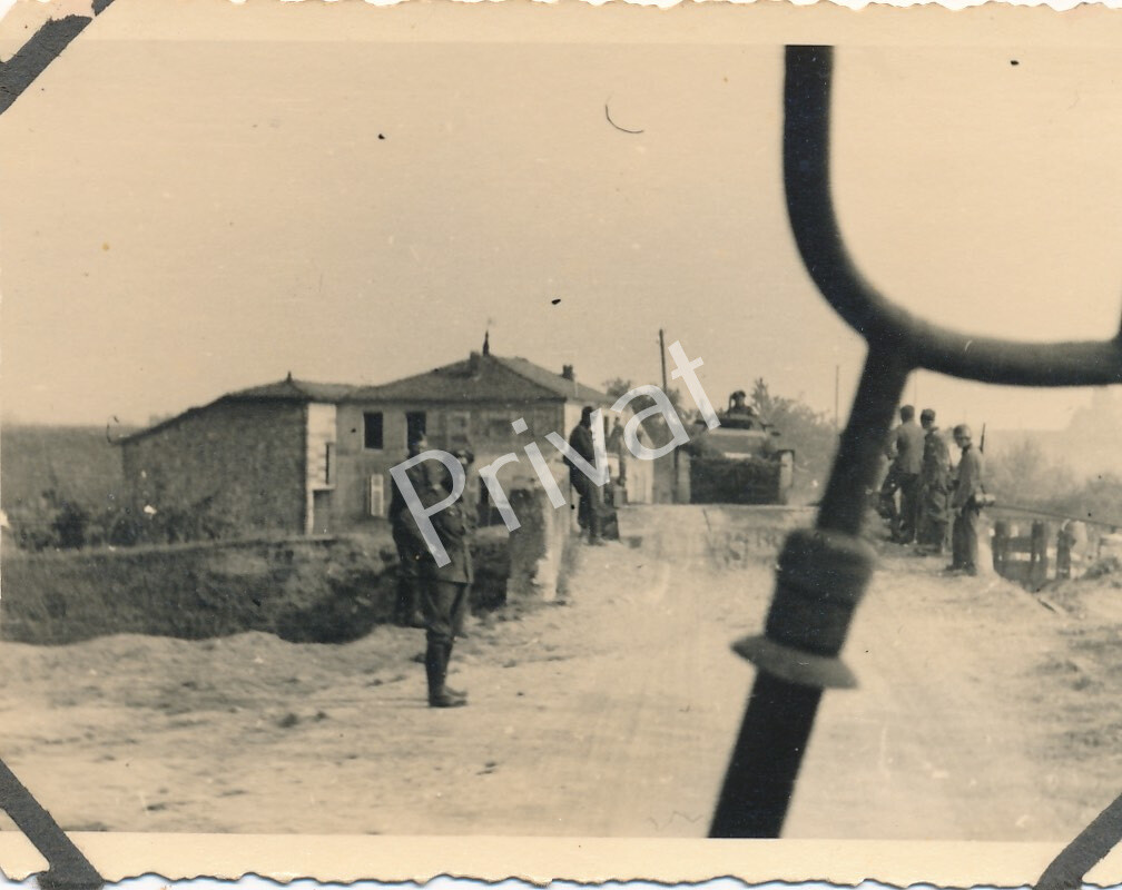 Photo WW II Wehrmacht Soldiers Village Vehicles Convoy France K1.30
