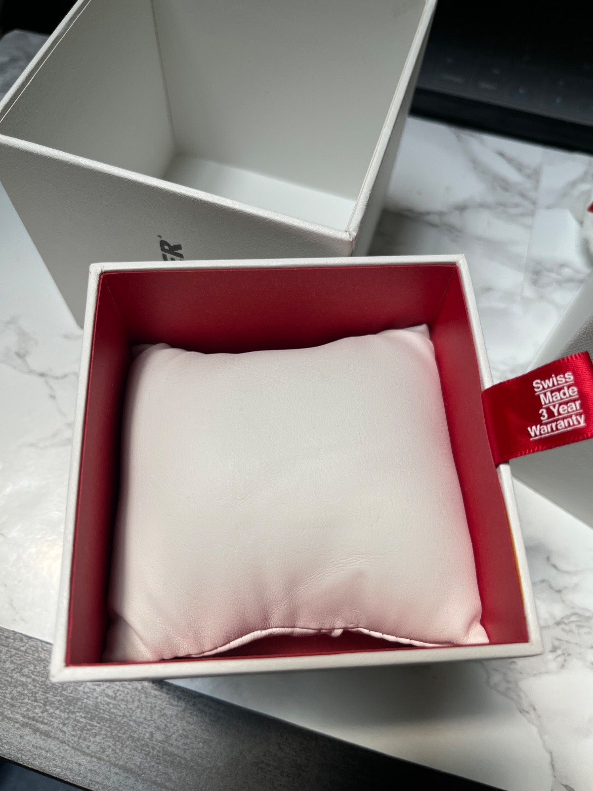 **WENGER DISPLAY PRESENTATION STORAGE BOX EMPTY WHITE & RED NEW WITH DEFECTS**