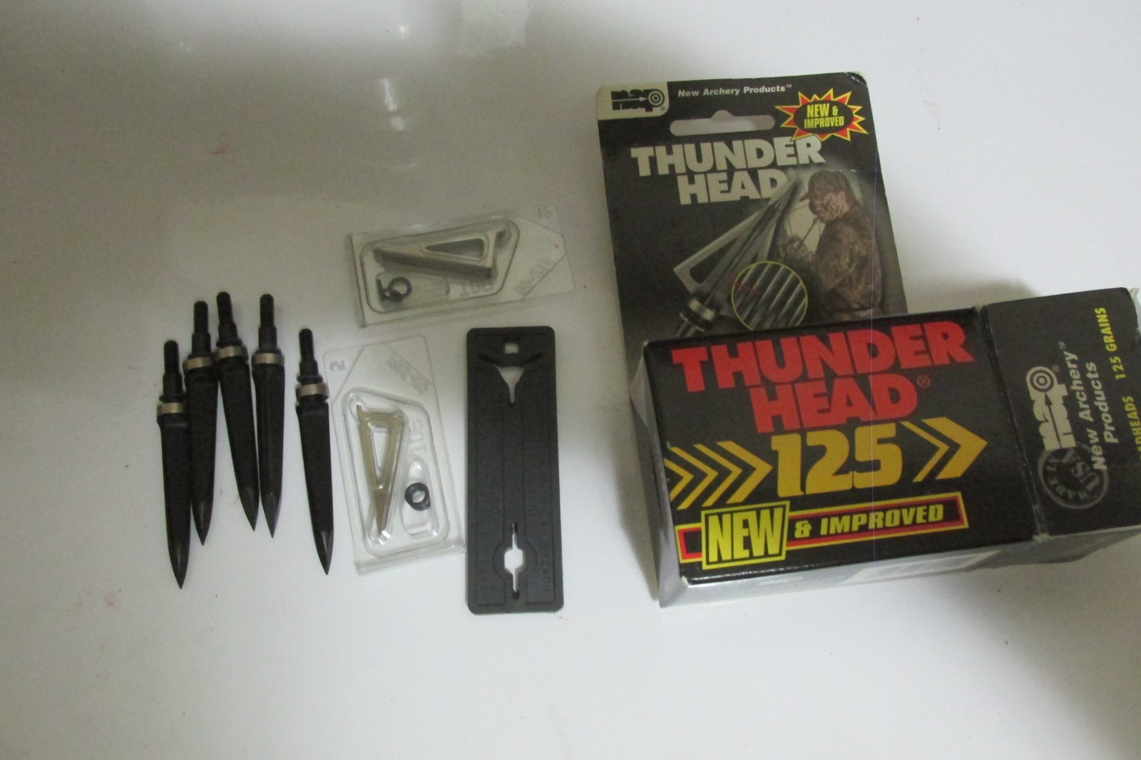 NEW Thunderhead broadheads 125 grain 3 blades fixed USA made