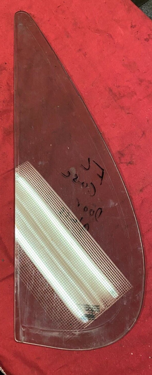 Freightliner Cascadia RH Front, Wing, Door, Vent, window, GLASS - 18-53293-001