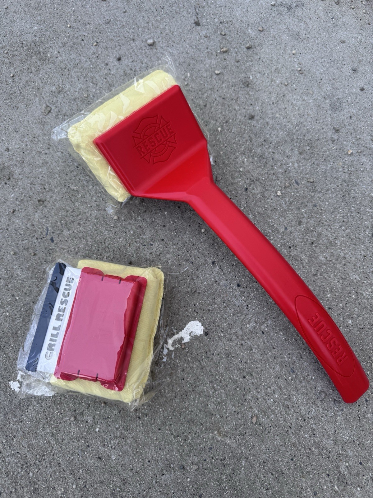 Grill Rescue Grill Brush Wire Free With Extra Pad NEW