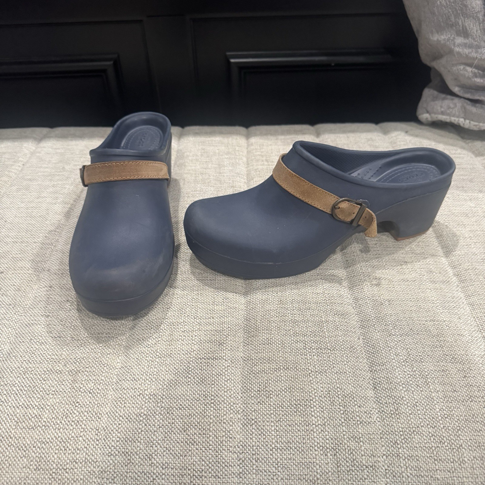 Crocs Sarah Clogs Mules Size 9 Dual Comfort Shoes Womens Navy Blue Chunky