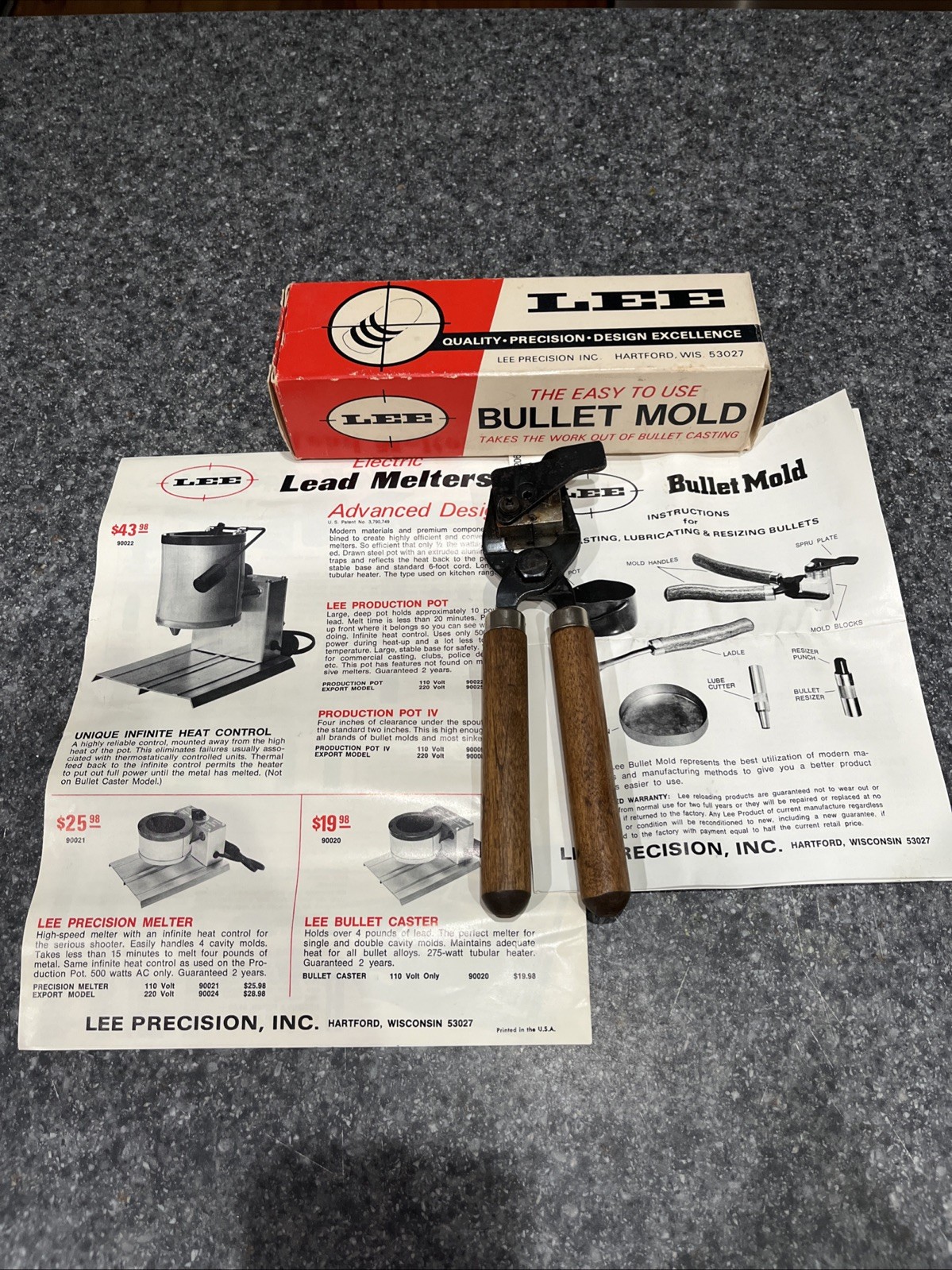 Lee Bullet Mold 535-RB Lead Ball Mold .535, 230 gr. With Box And Instructions