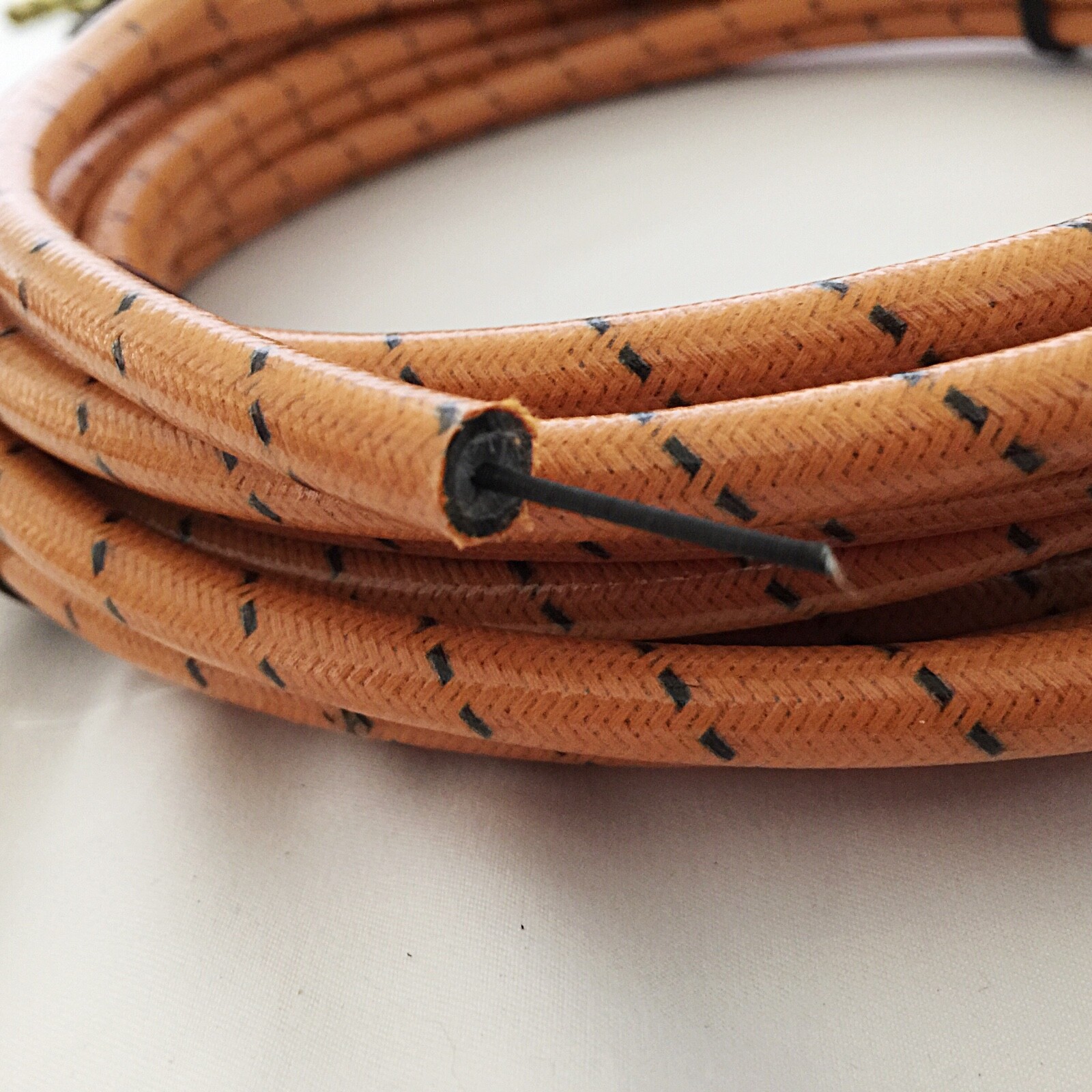 25ft Cloth Covered Spark Plug Wire Kit for ELECTRONIC IGNITION SYSTEMS Amber/Blk