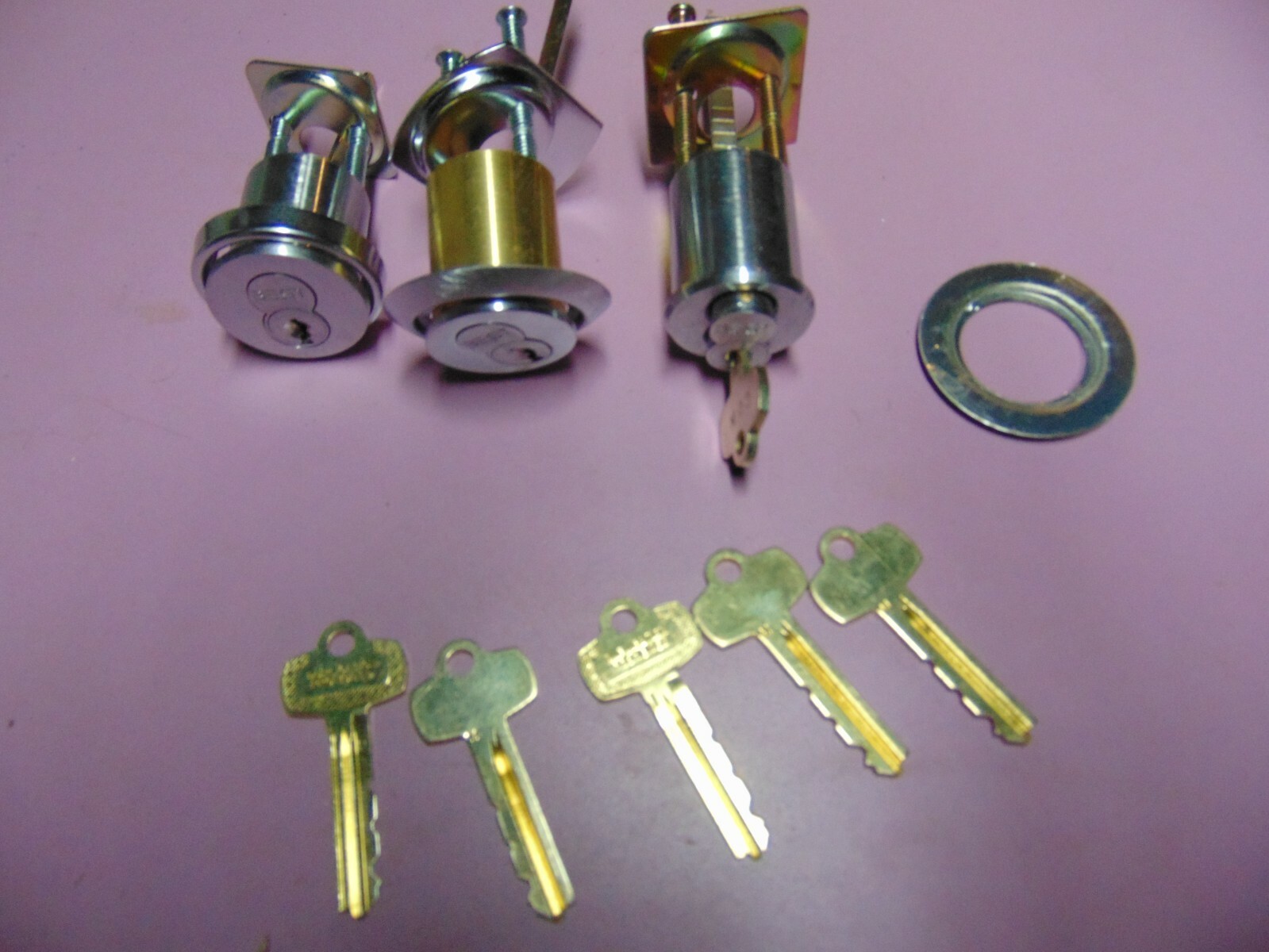 3 BEST LOOK ALIKE  RIM  LOCKS  WITH 5 KEYS AND 1 CON. KEY      LOCKSMITH