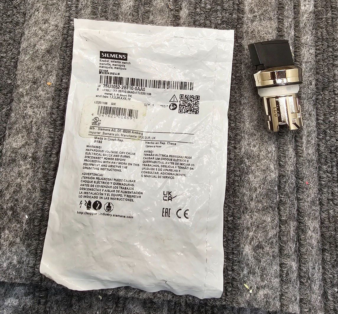 (QTY 4) Siemens 3SU1052-2BF10-0AA0 Metal Illuminated Selector Switch Head