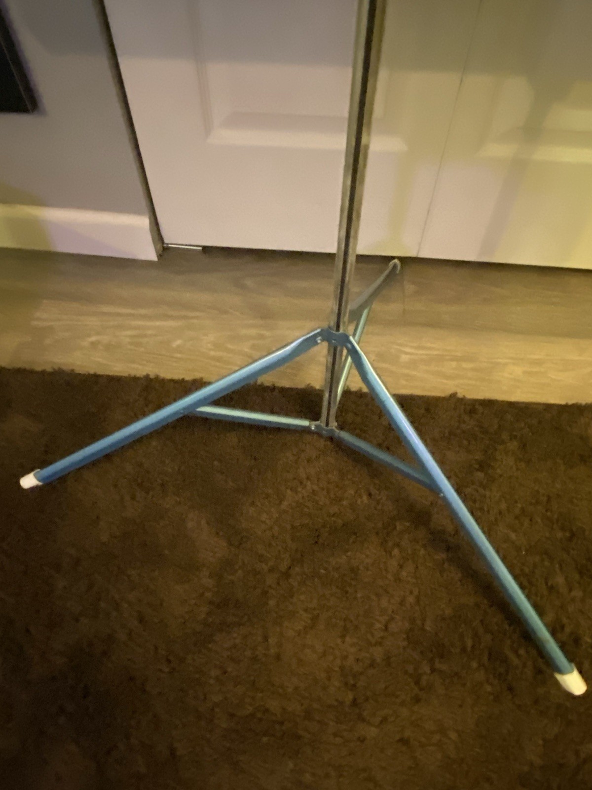 Da-Lite Flyer Projector Screen With Carrier