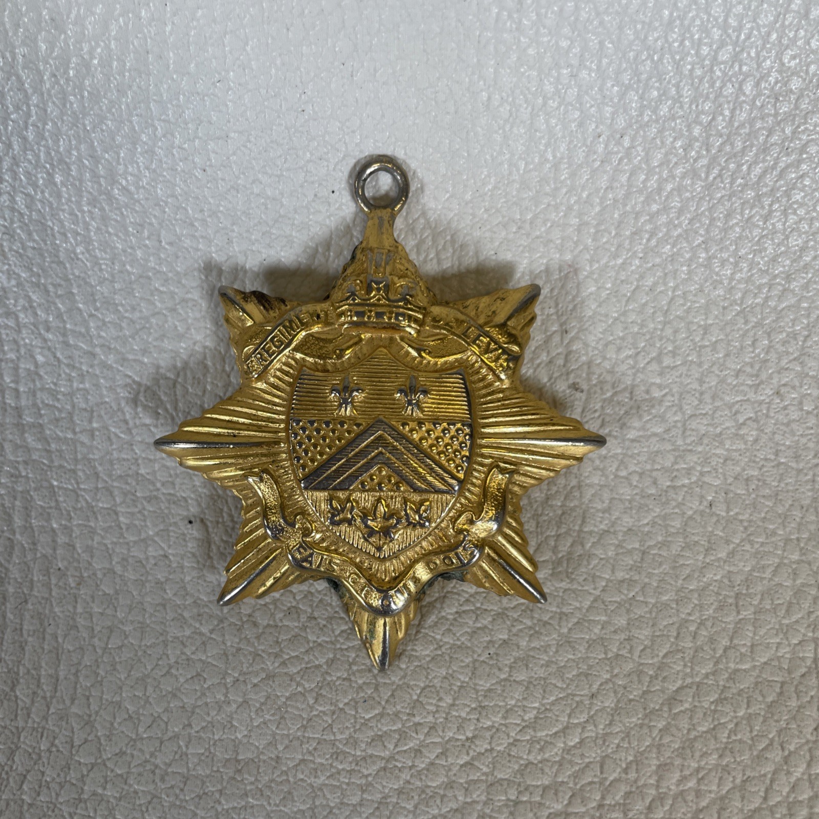 WW2 Canadian Le Regiment De Levis Cap Badge Pendant
