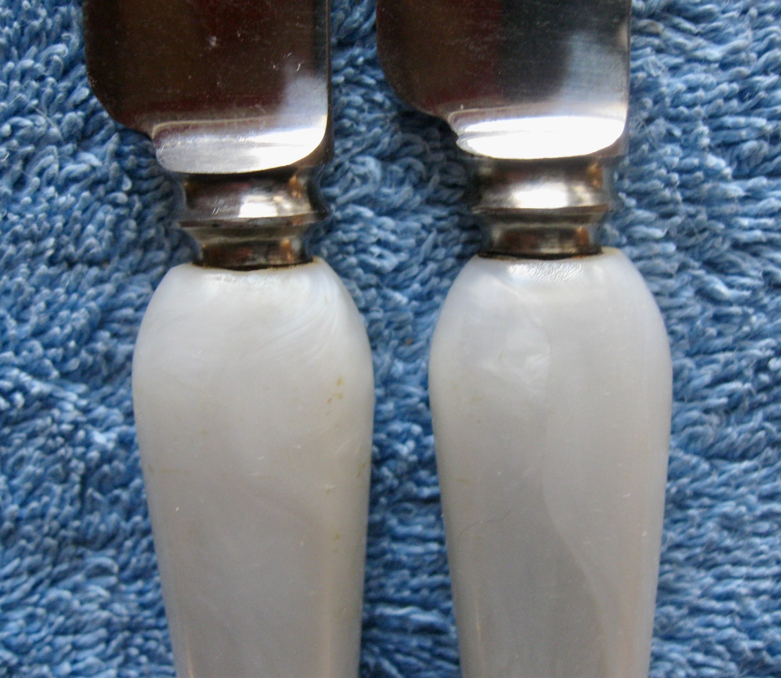 6 Vintage Westall Richardson Stainless Steak Knives White Bakelite Handle 8.5"
