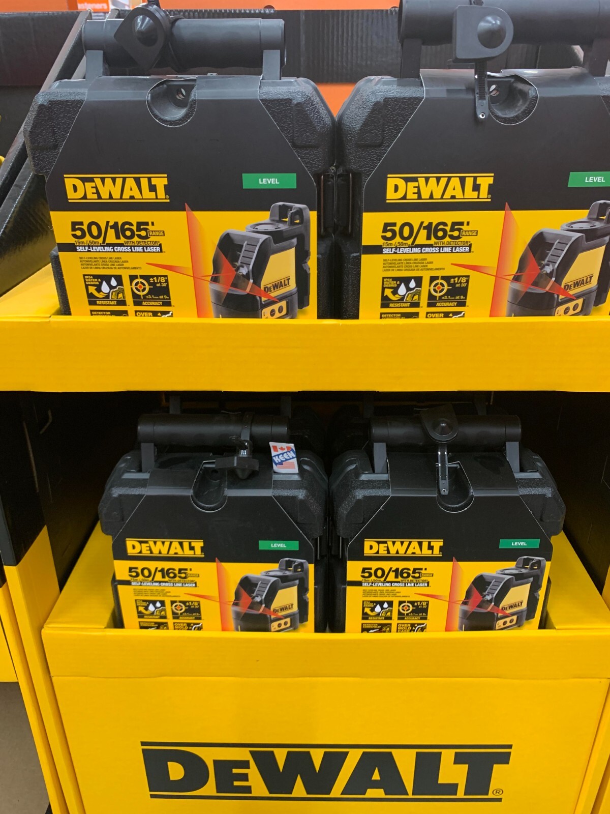 DEWALT CANADA 165 ft. Red Self-Leveling Cross-Line Laser Level Kit