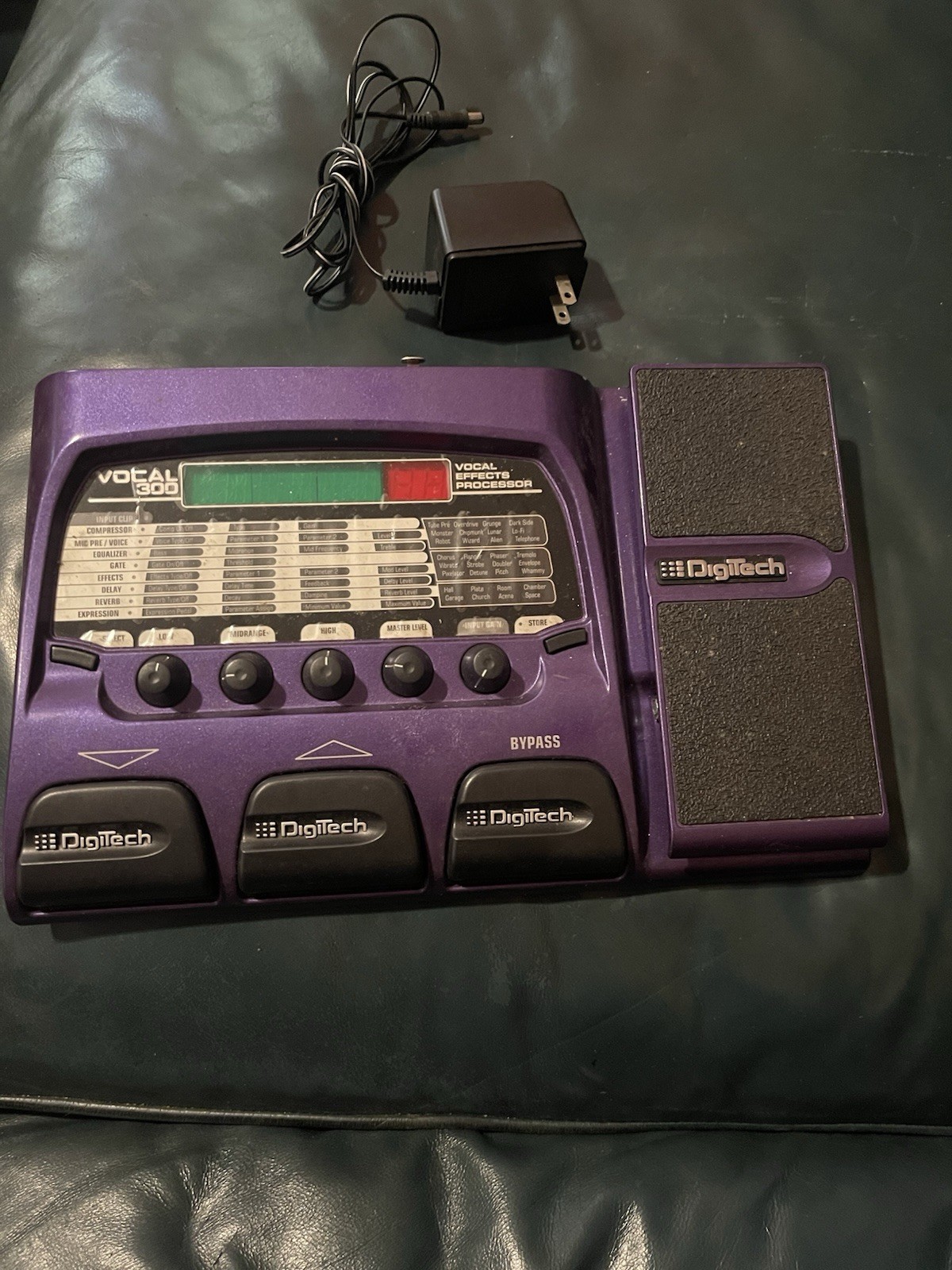 DigiTech Vocal 300 Digital Vocal Effects Processor Pedalboard VOC300V