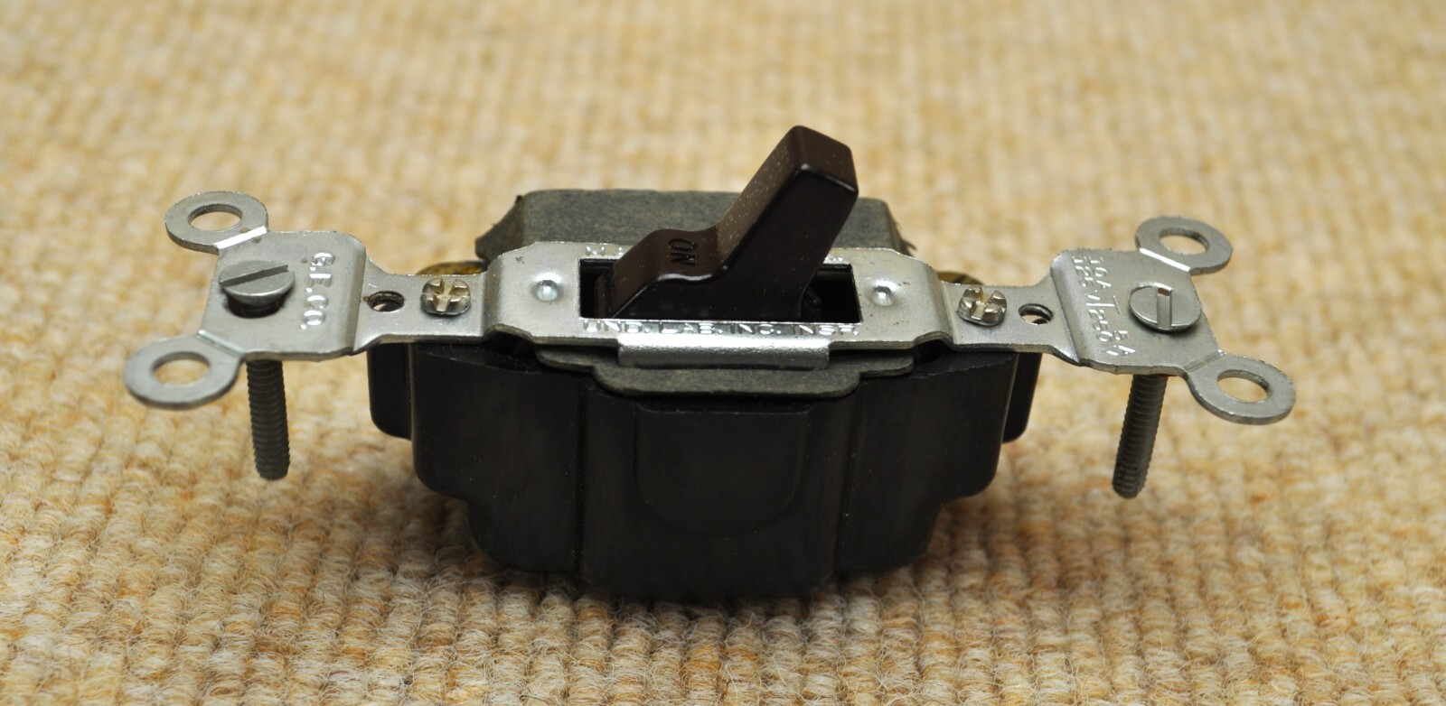 General Electric Single Pole Flush Tumbler Switch Top Wire #GE5041-1, 10A 125V