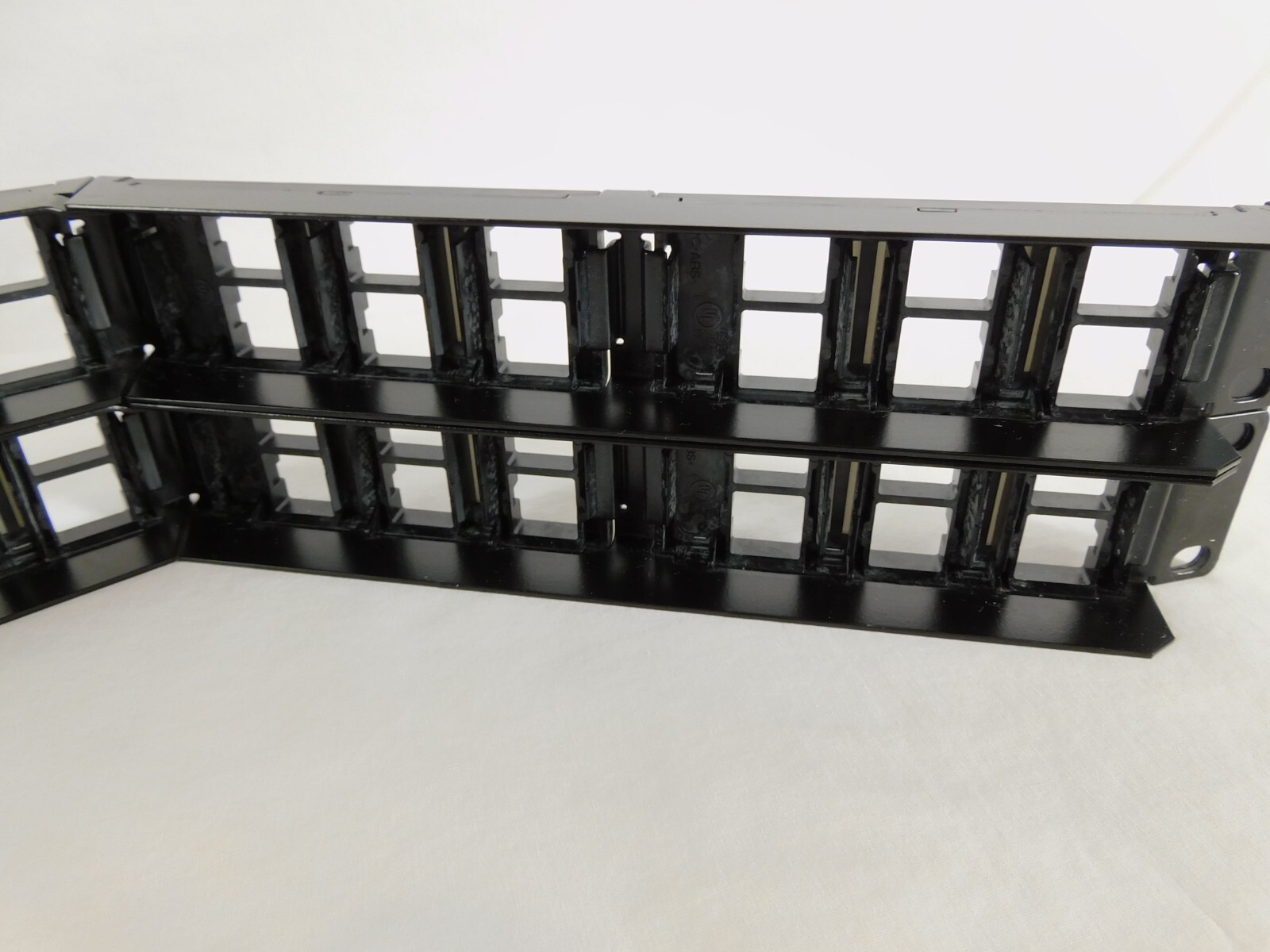 CPPA-UDDM-M-2U-48 760207308 Angled CommScope Patch Panel + Cable Management Bars