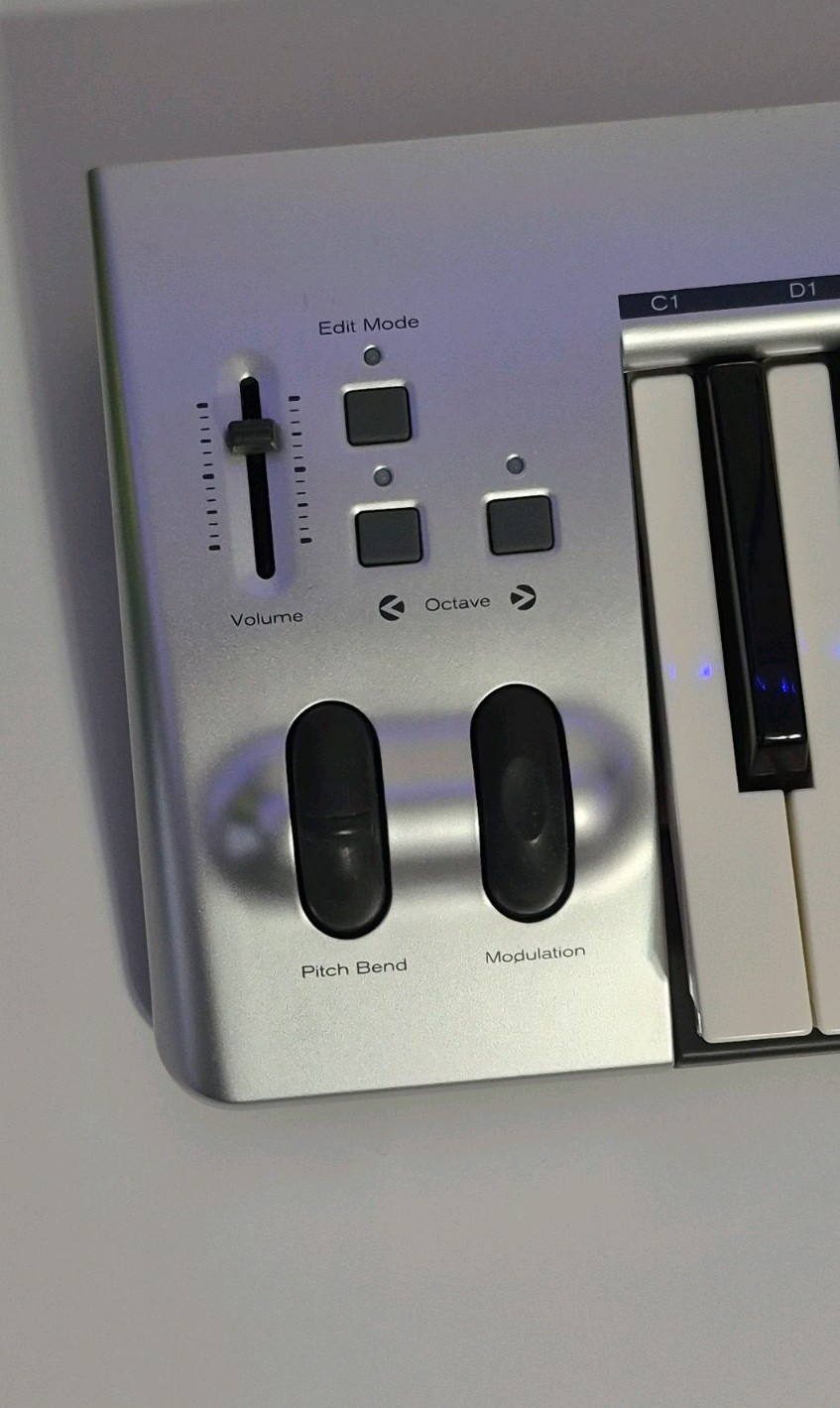M‑Audio KeyStudio 49 USB MIDI Keyboard Controller + Box + USB Cable – Works