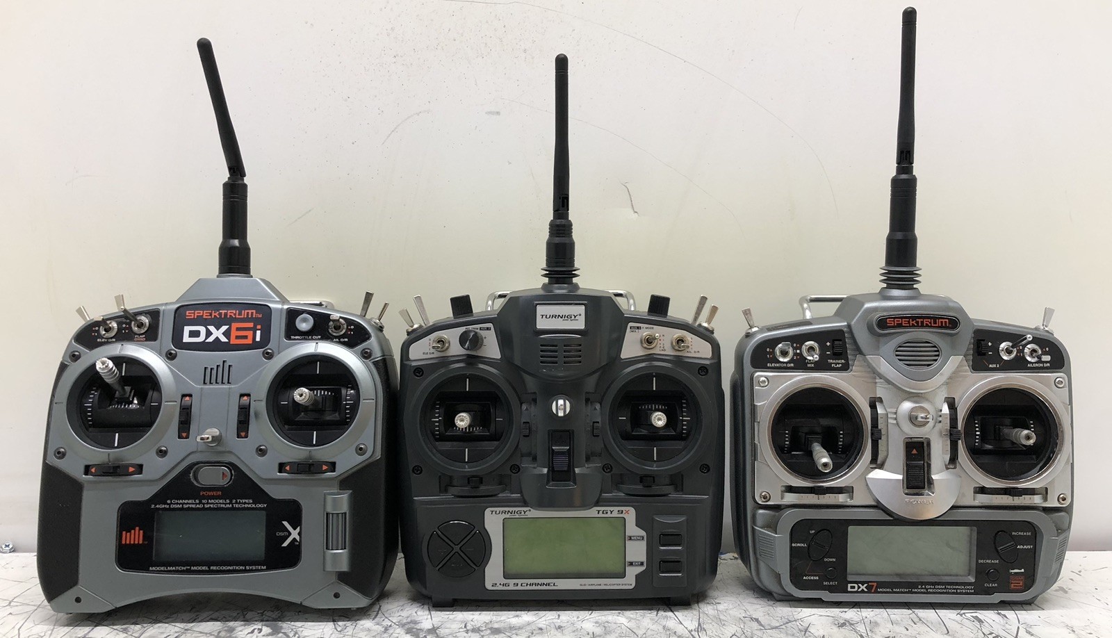 LOT OF THREE RC TRANSMITTERS FOR PARTS SPEKTRUM DX6I DX7 TURNIGY TGY 9X UNTESTED