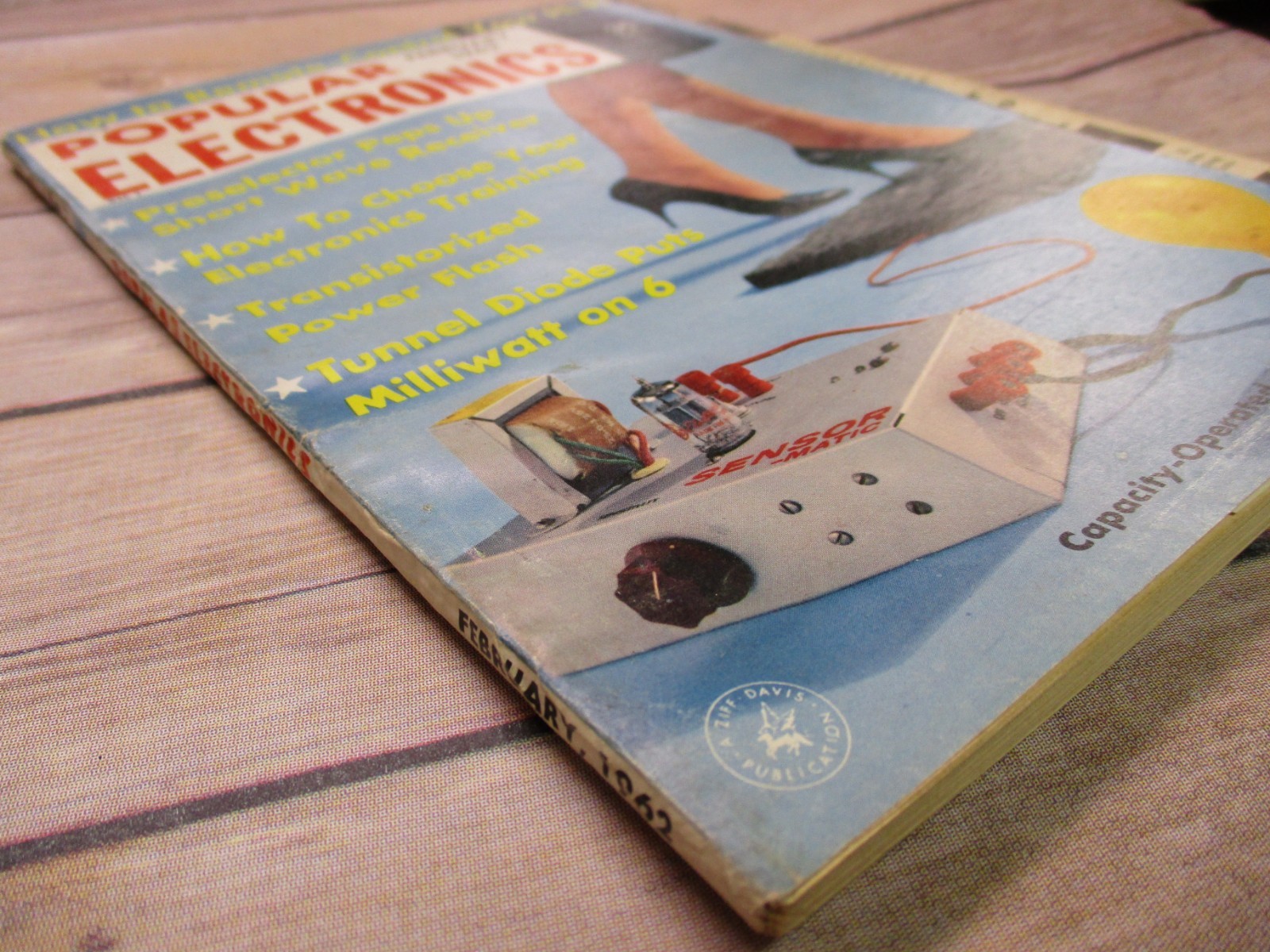 Vintage Popular Electronics Magazine February 1962 Radio TV Advertising 1960s
