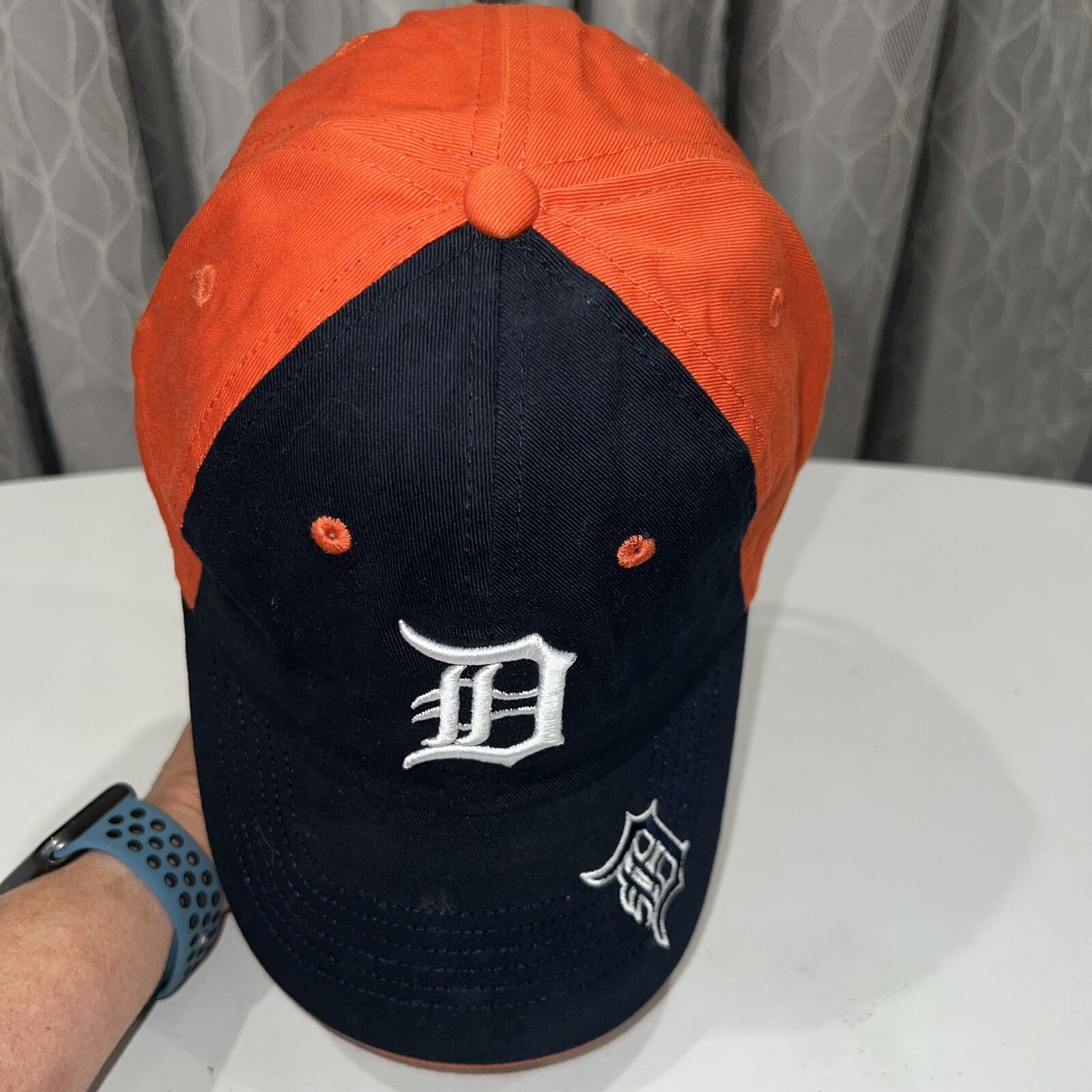 Detroit Tigers MLB D script on front Navy Blue Orange Hat Cap Strap Buckle EUC