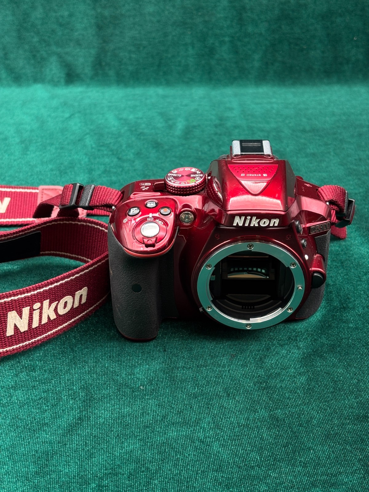 Nikon D5300 Digital Camera For Parts