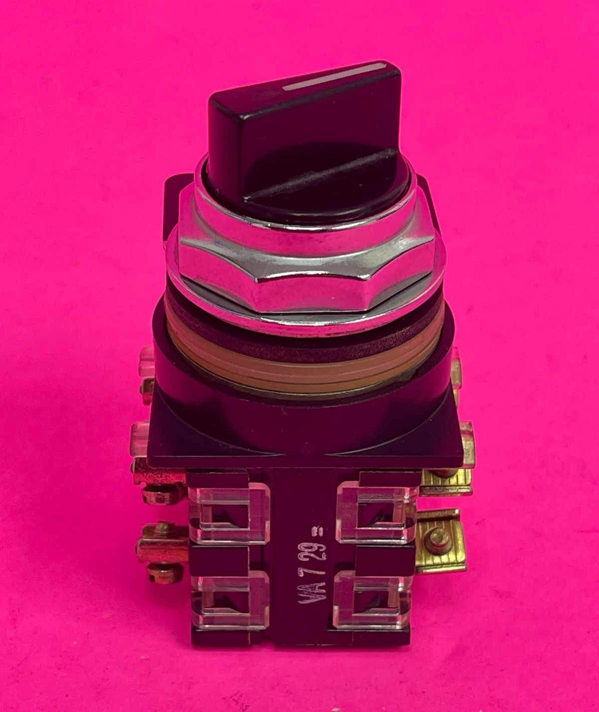 Ge CR104P 2-Position Selector Switch Knob Black, 2NO/2NC