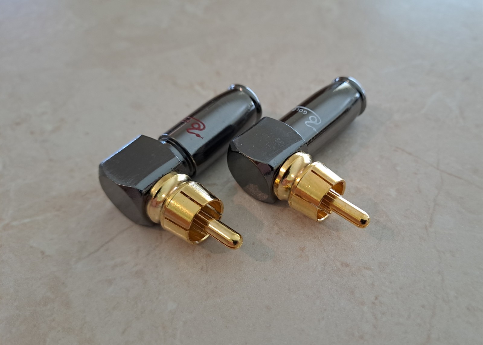 2 x RCA 90 Degree Plugs - Gold Snake