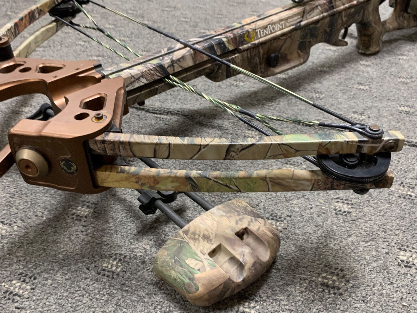 Tenpoint Phantom CLS Crossbow w/ Acu-Draw Cocking Device Scope & Quiver - Nice!
