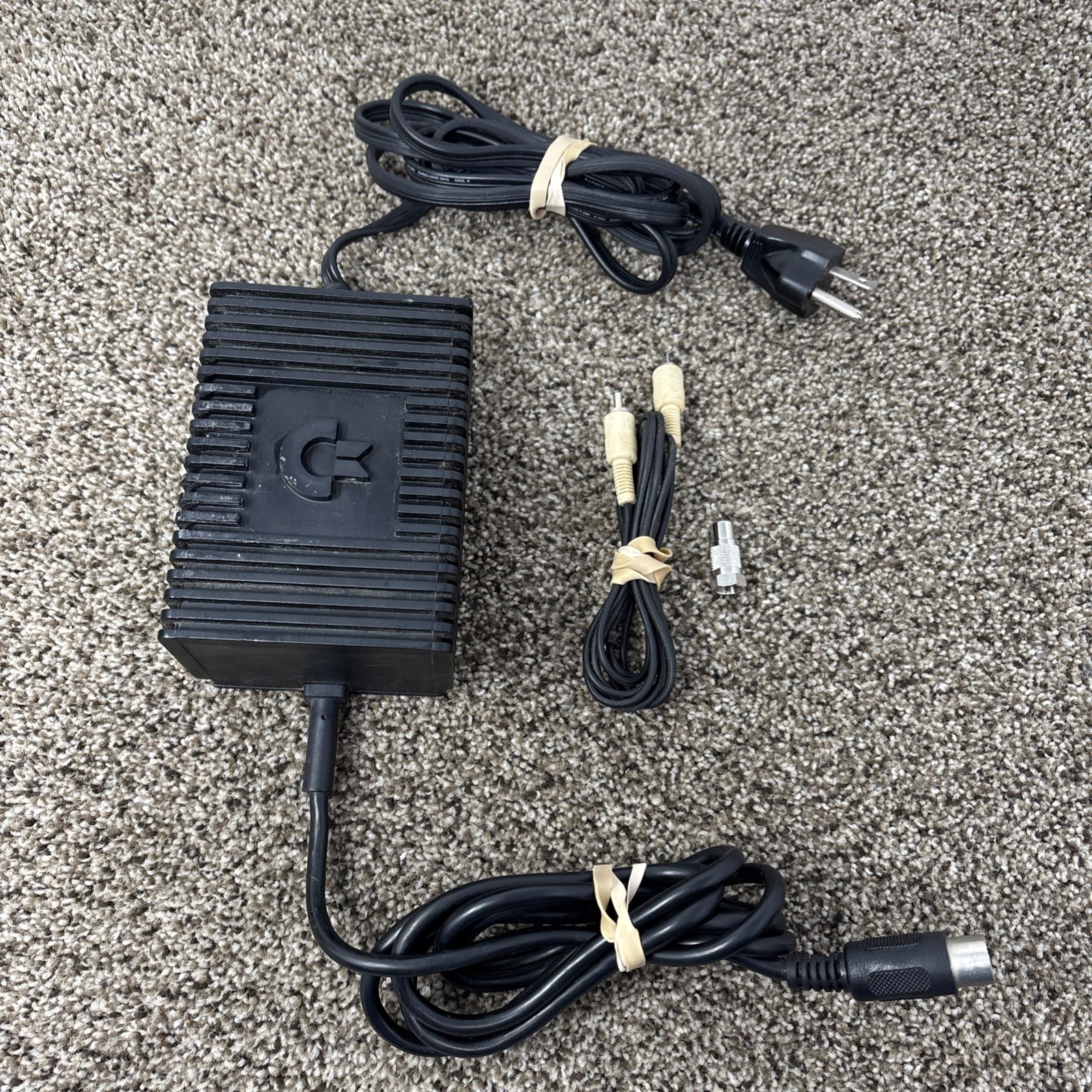 Commodore 64 C64 Breadbin Computer System TESTED READ