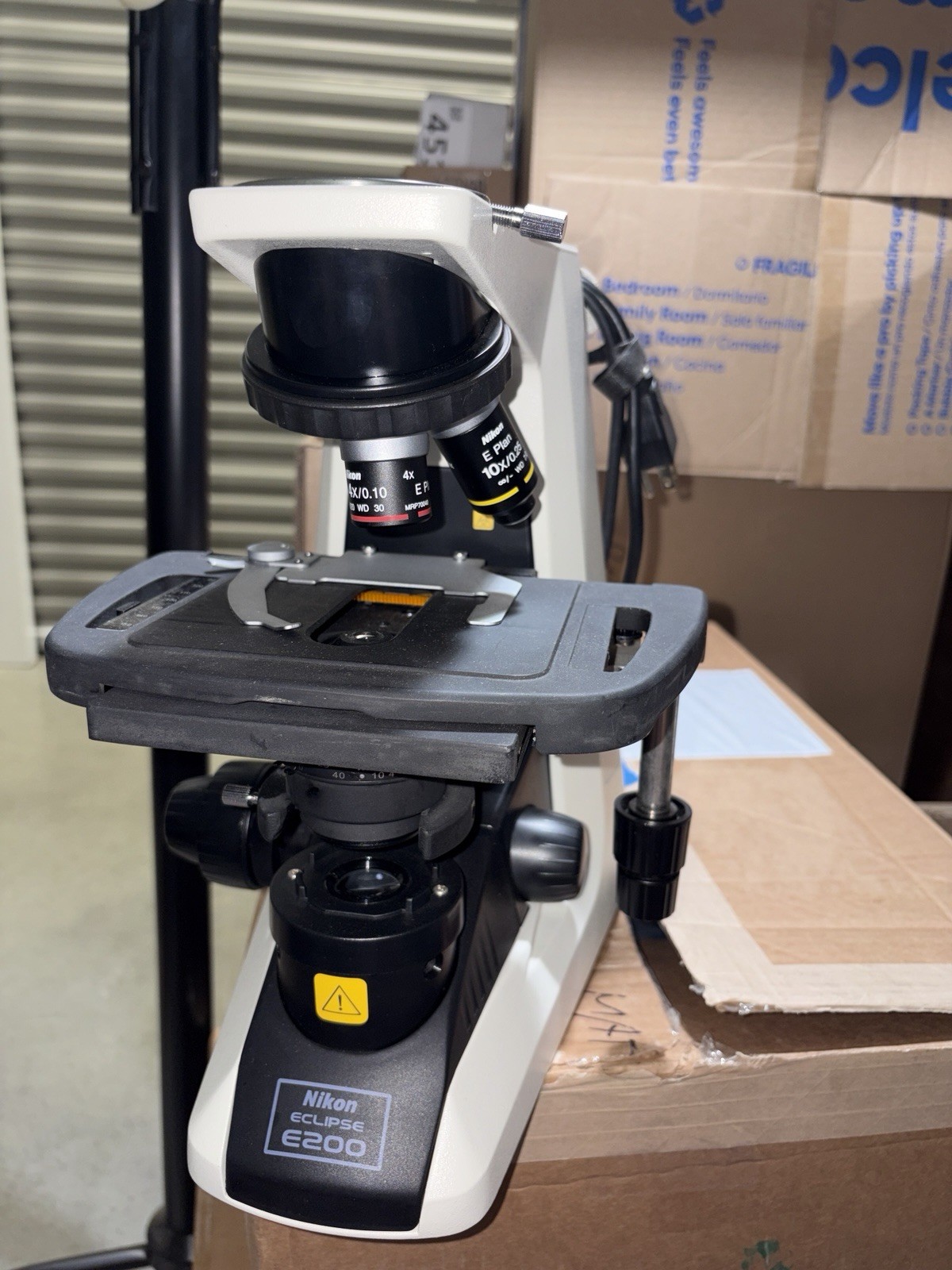 Nikon Eclipse E200LED MV R *Missing Head* 4x, 10x, 40x Objectives