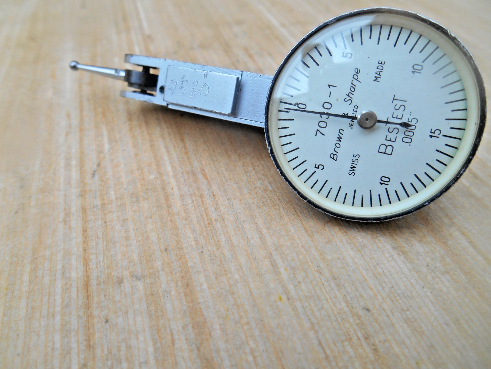 Brown & Sharpe BesTest Dial Test Indicator 7030-1  Swiss Made .0005”