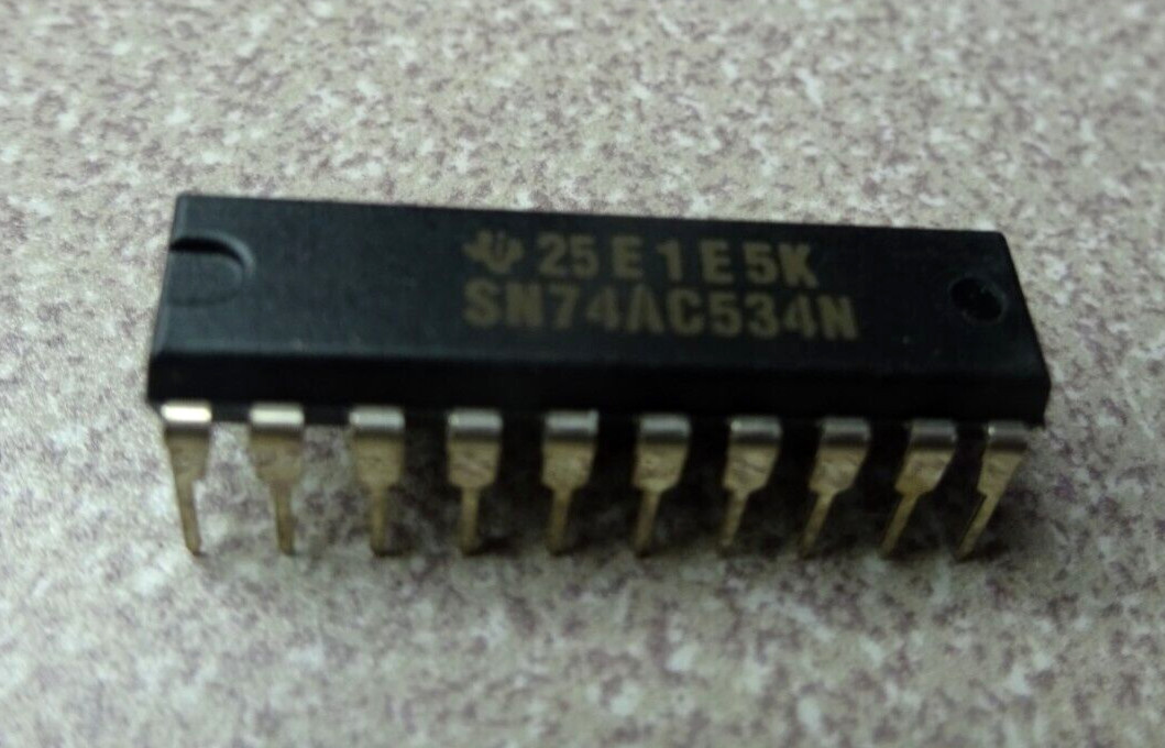 SN74AC534N Flip Flops Octal Edge-Trig D-Ty F-F W/3-State, DIL DIP IC Lot of 4