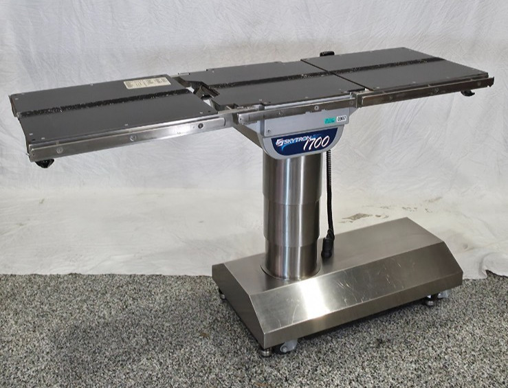 Skytron 1700 Surgical Table- Great condition! Fully functional