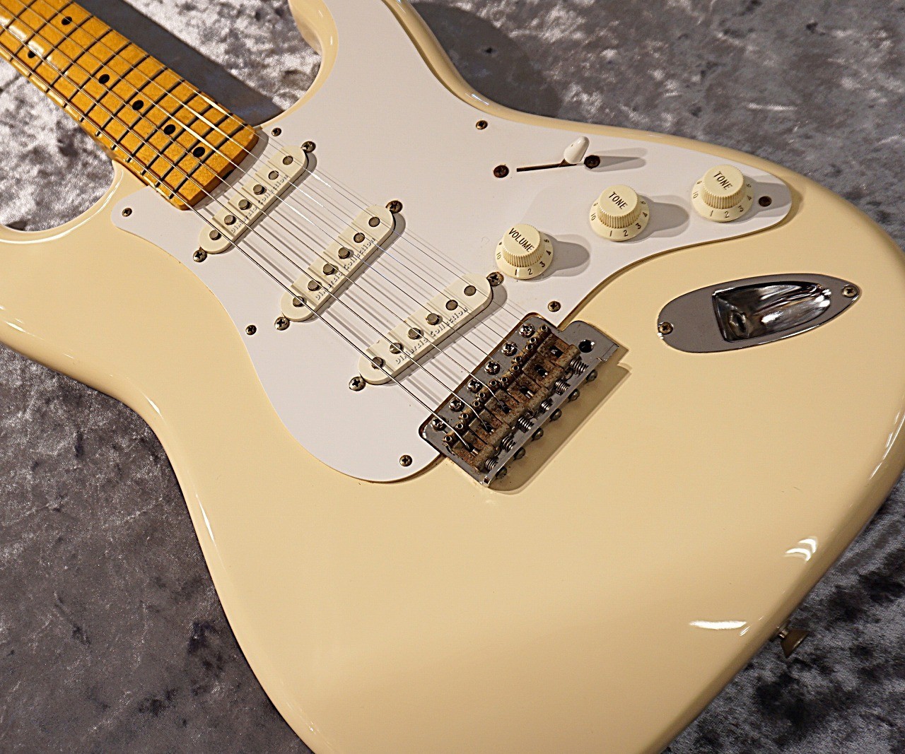 Fender Japan ST57-66 Dmc Vintage White Used Electric Guitar 2000