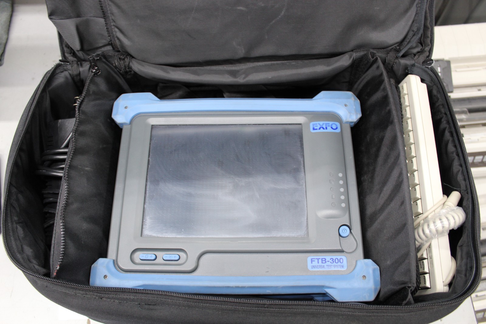 EXFO FTB-300 Universal Test System OTDR w/ FTB-7400 Module Keyboard and Case