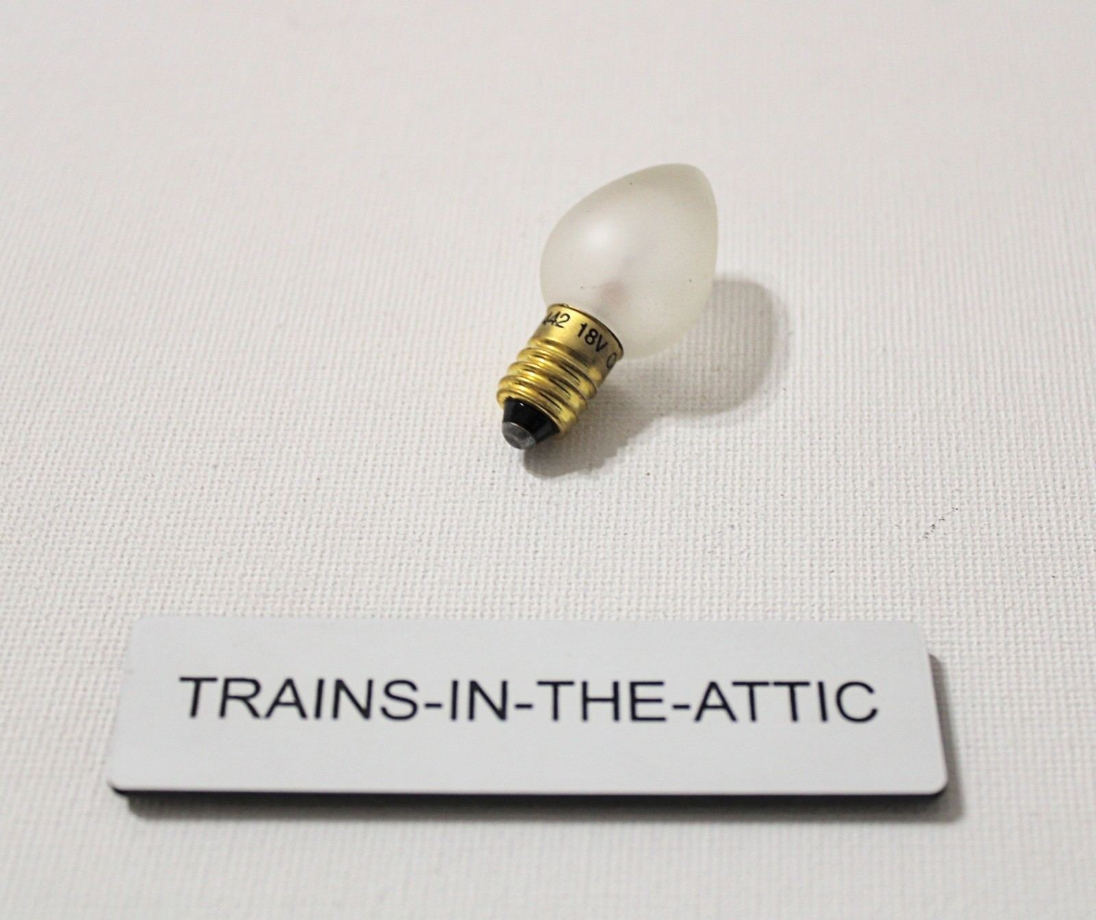 LIONEL BULB  1442 STREET LAMP 18 VOLT FROSTED PEAR SHAPE SCREW BASE  NEW