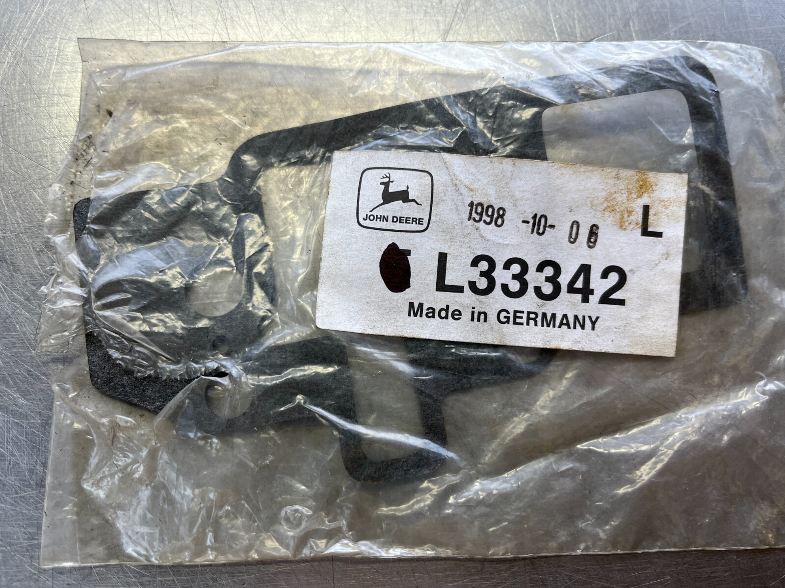 L33342  Genuine OEM   John Deere    GASKET    QTY of 2 Gaskets