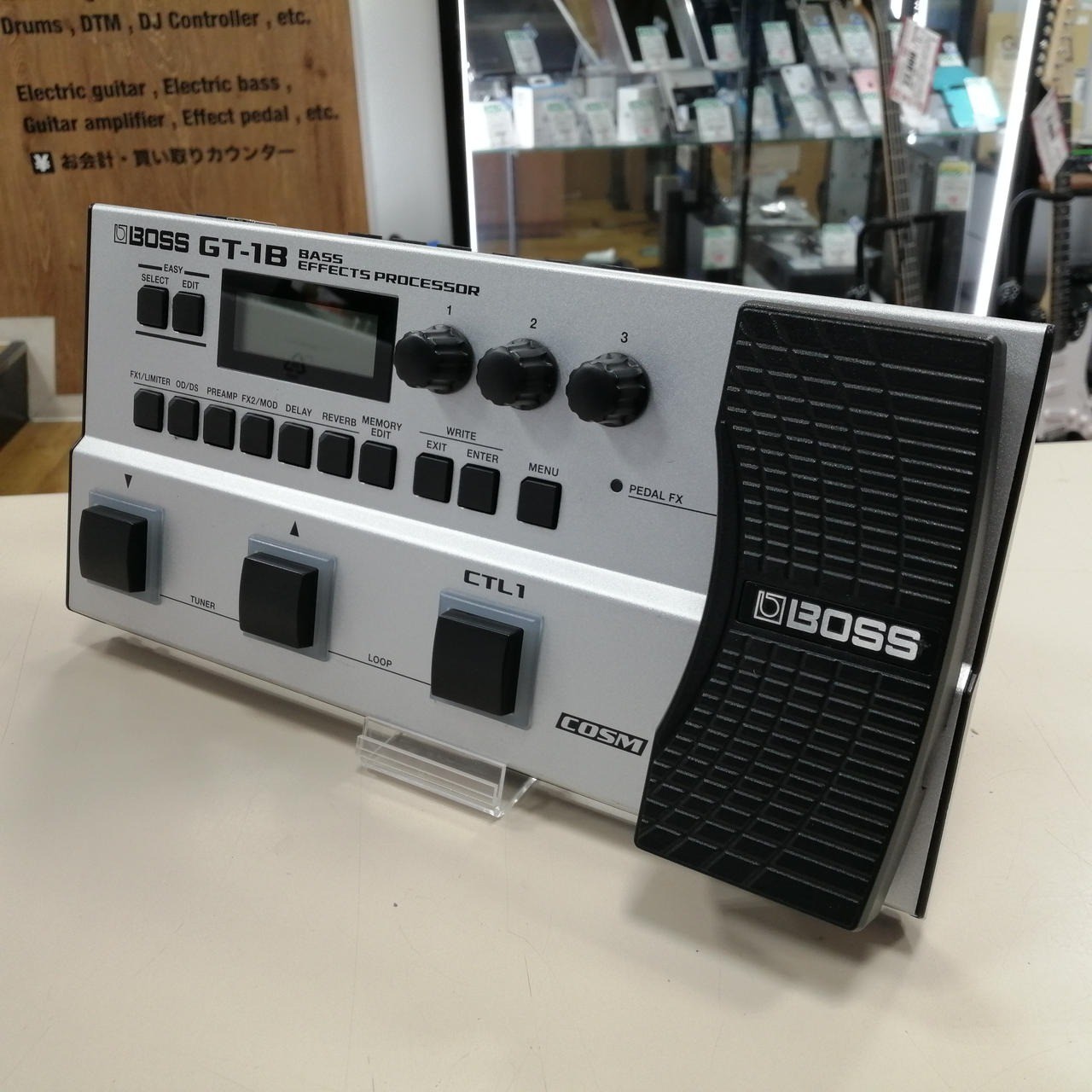 BOSS GT-1B Bass Multi Effects Processor Pedal EASY SELECT EDIT GT1B