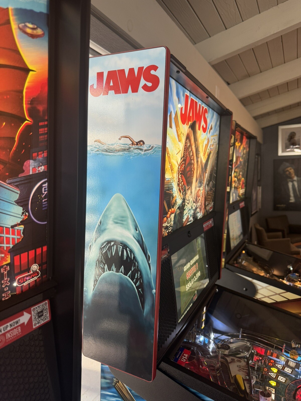 Stern Jaws Premium Pinball Machine – Mint Condition!