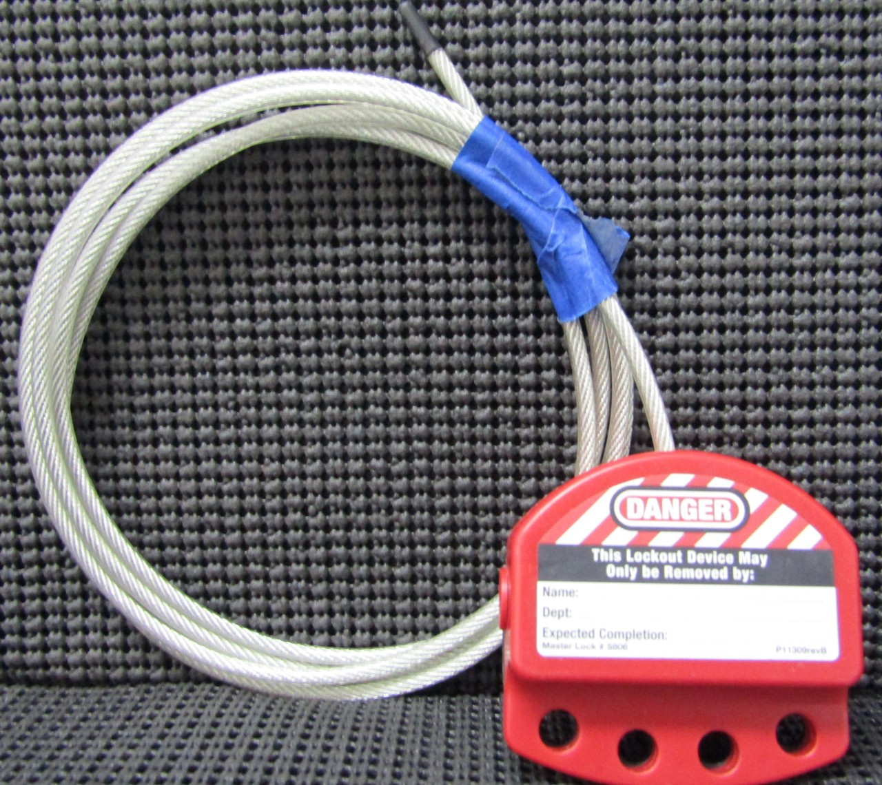 MASTERLOCK S806 2921CF 1.8M RED ADJUSTABLE CABLE LOCKOUT - NEW NO BOX