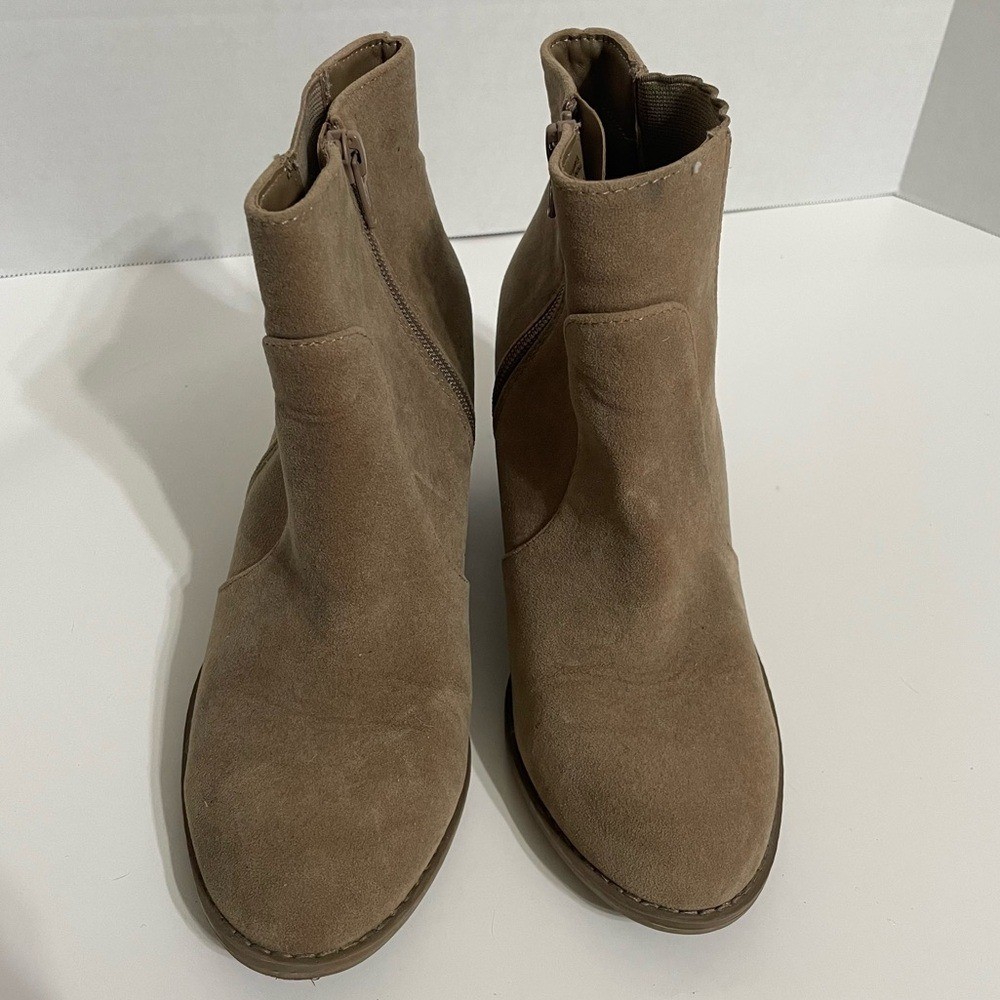 Universal Thread Tan Suede Heeled Booties size 6