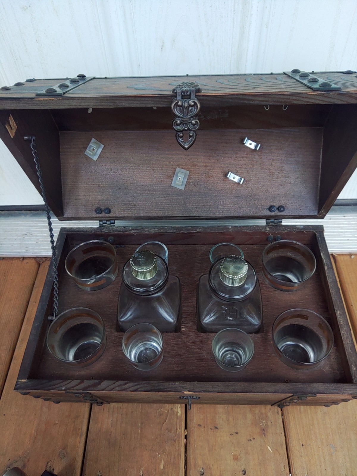 Vintage Treasure Chest Mobile Bar Plus Accessories